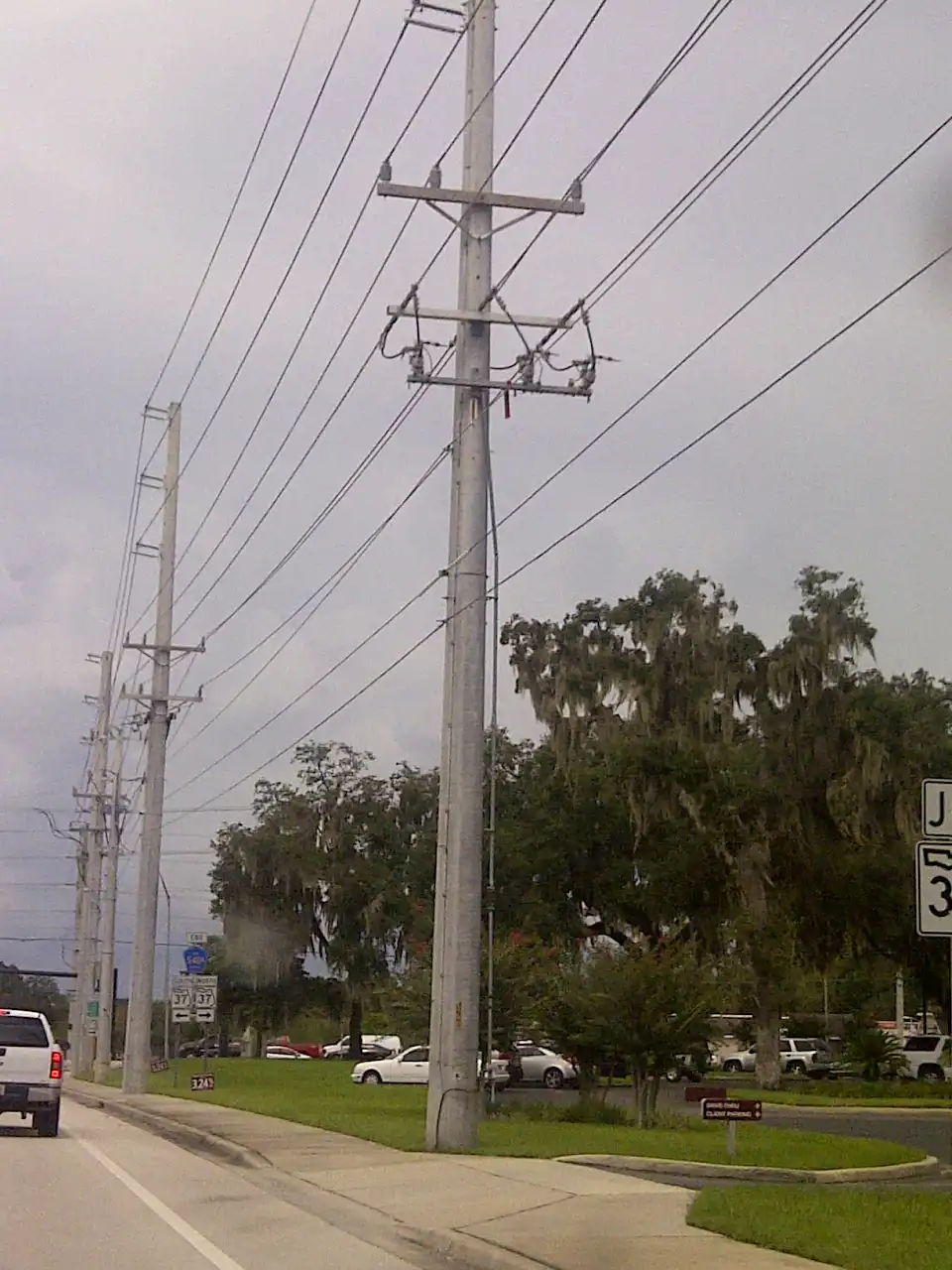115 y 13,8 kV Pole